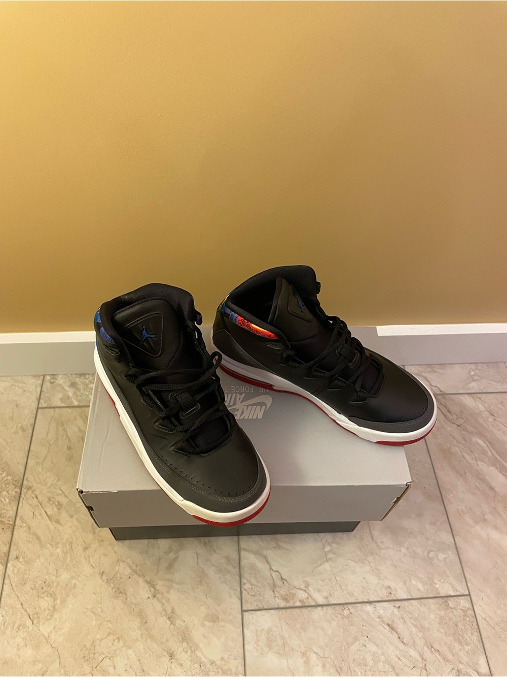 Jordan Air Deluxe BS Youth 6.5. (!Read Description!) - Picture 1 of 4
